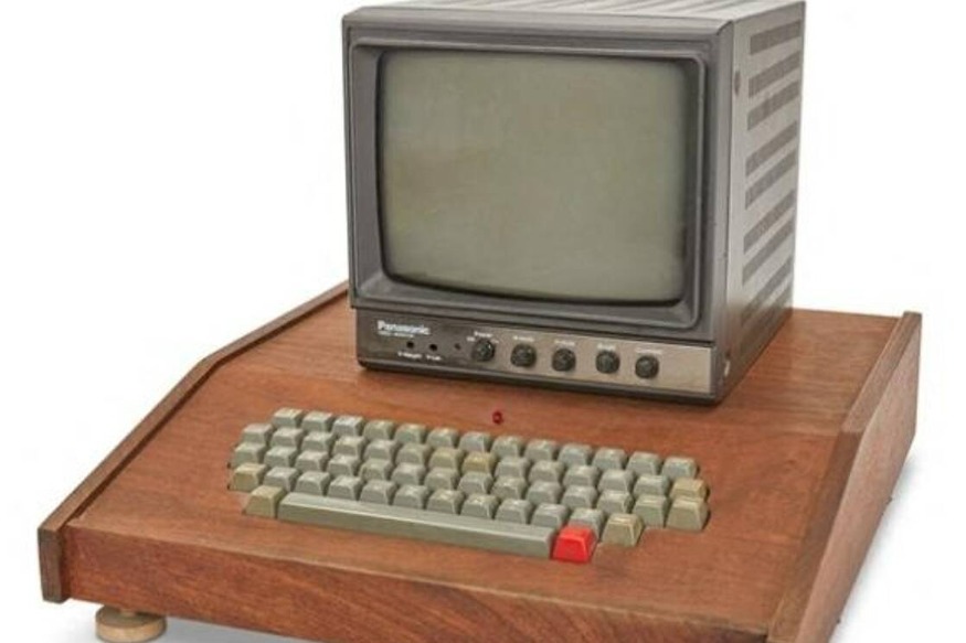 Un ordinateur Apple-1 vendu plusieurs centaines de milliers de dollars aux enchères en Californie