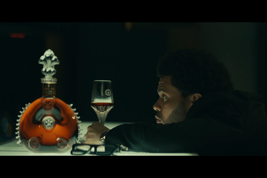[CLIP] The Weeknd – Out of Time