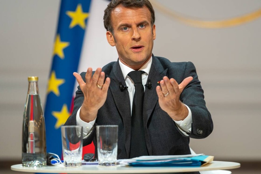 Le confinement des non-vaccinés n'est "pas nécessaire en France", assure Emmanuel Macron